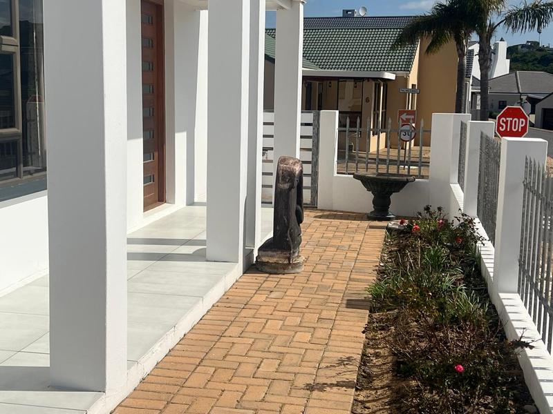 3 Bedroom Property for Sale in Stilbaai Wes Western Cape